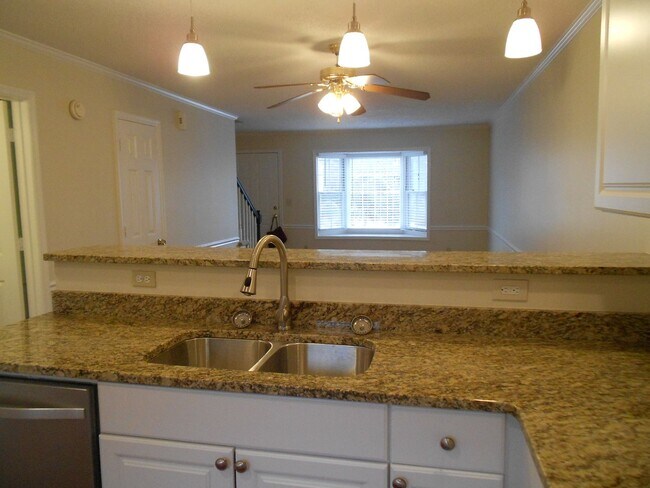 Foto del edificio - 2 Bedroom Apartments/Townhomes in Five Poi...