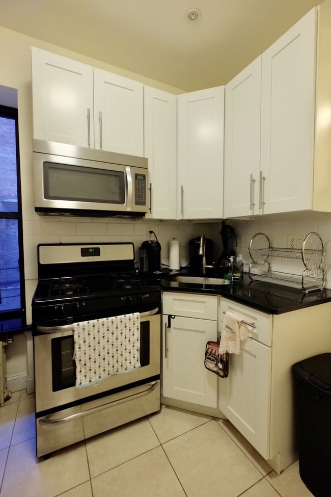 Building Photo - 557 W 144th St