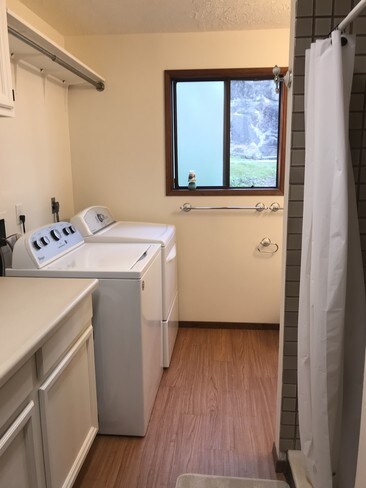 Laundry room - 1392 Aupupu St