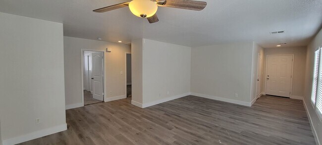Foto del edificio - Executive 3 bedroom  Home. Single Story