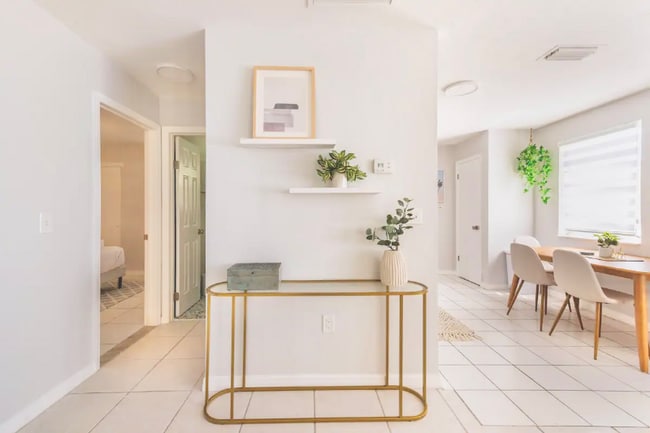 Foto del edificio - 2039 Monroe Ave