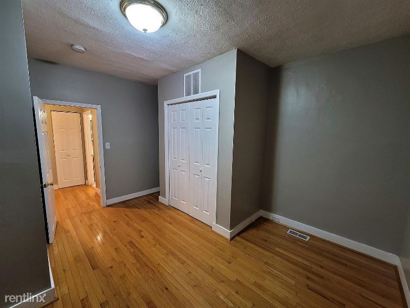 Foto principal - Studio, 1 bath Condo - 2895 S Winchester R...