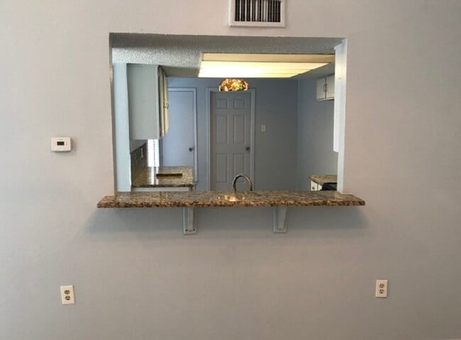 Building Photo - 2207 Heritage Cir