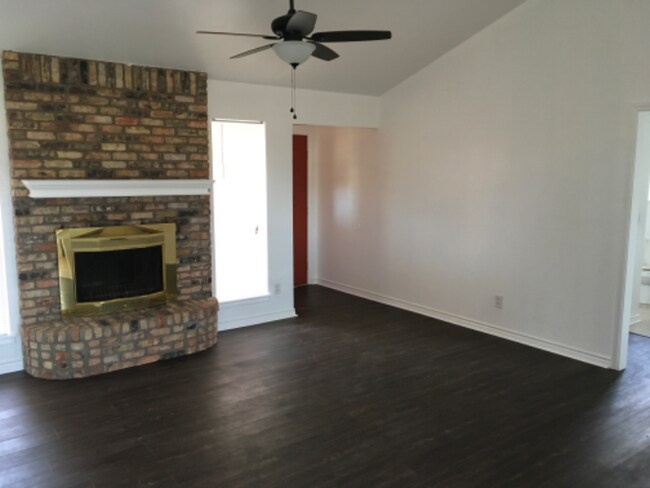 Building Photo - 5209 Northview Dr