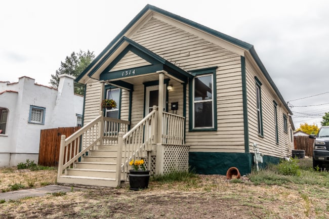 Building Photo - 1314 E Platte Ave