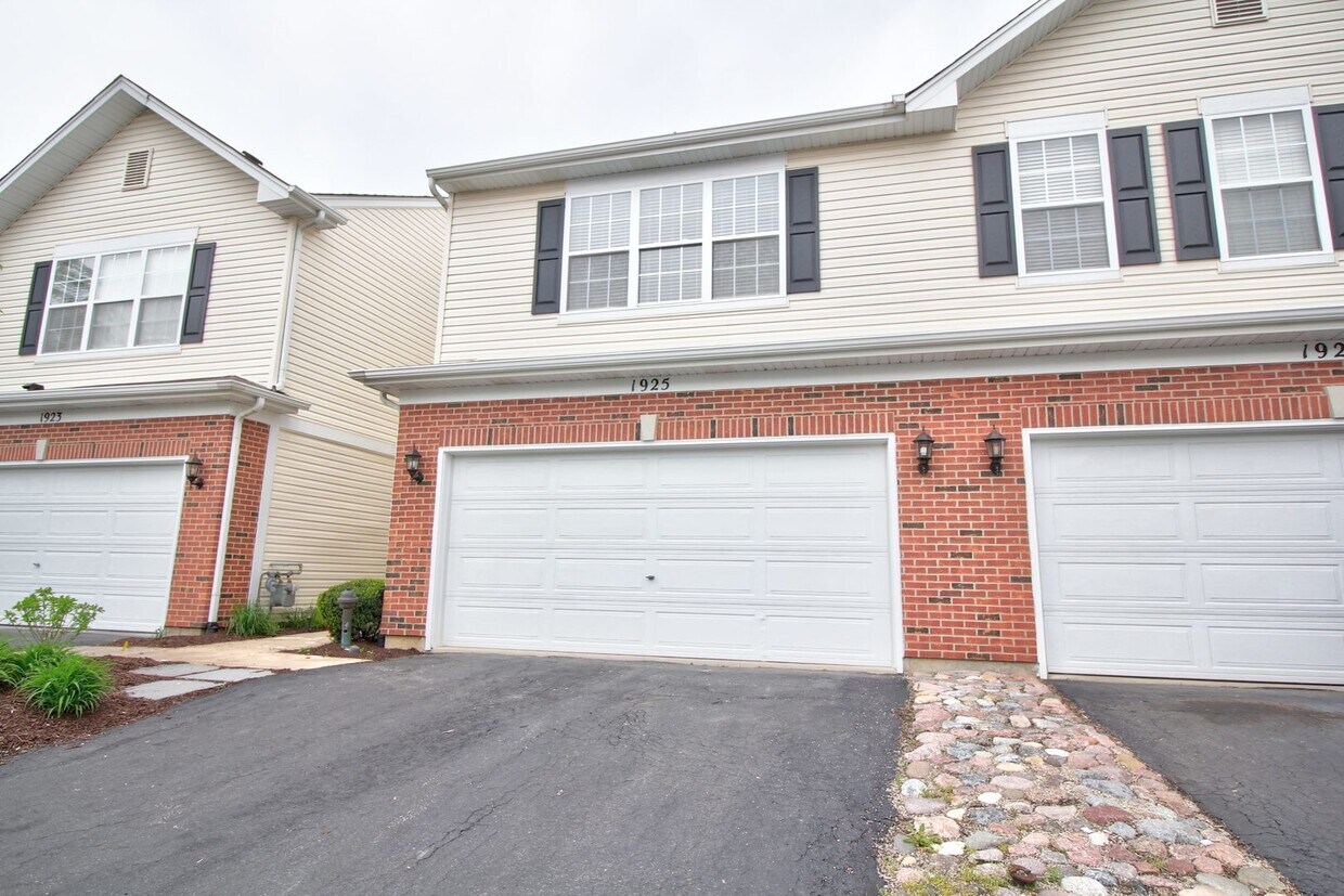 Foto principal - 1925 Crestview Cir
