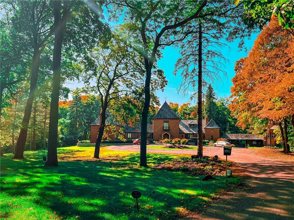 Primary Photo - 250 Bushaway Rd