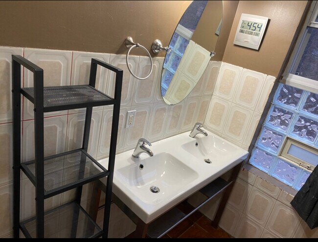 Foto del edificio - 1161 W 17th St