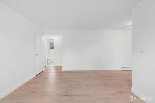 Building Photo - 289 Main St