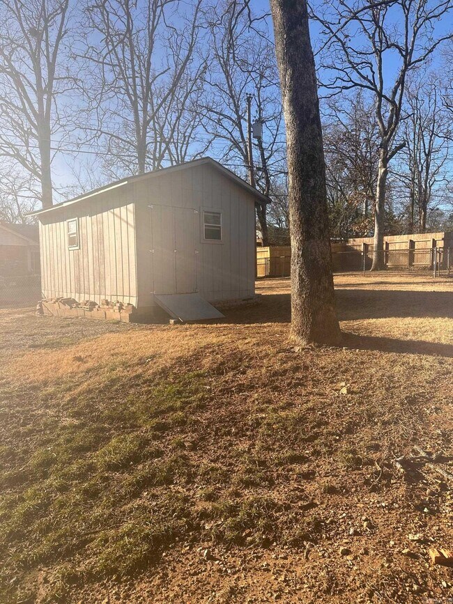 Building Photo - 5205 Stratford Rd