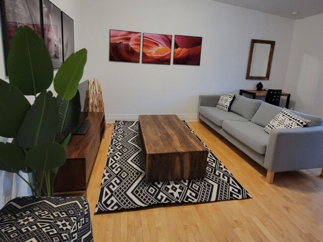 Building Photo - 4072 Rue Drolet-GO ID1222991P