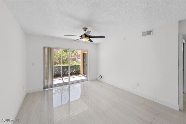 Foto del edificio - 1830 Florida Club Cir