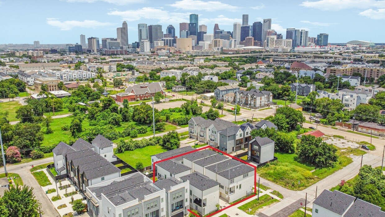 Foto principal - 2708 Nagle St