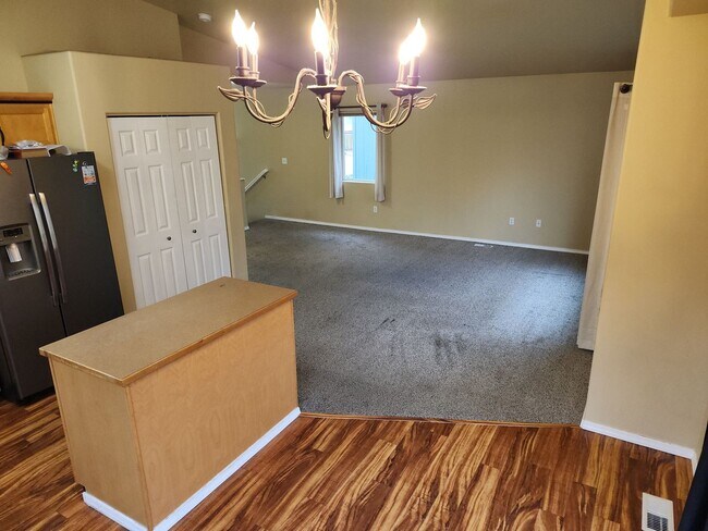 Building Photo - 3 Bed 2.5 Bath Eagle River Home