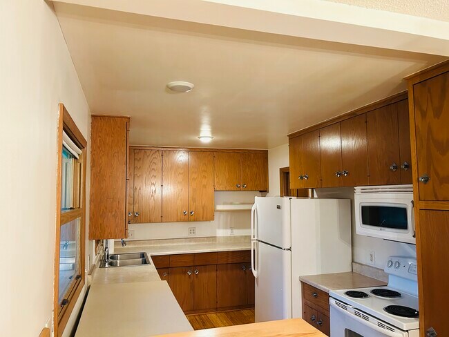 Foto del edificio - 3813 W 60th St