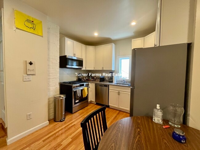 Foto del edificio - 525 E 3rd St