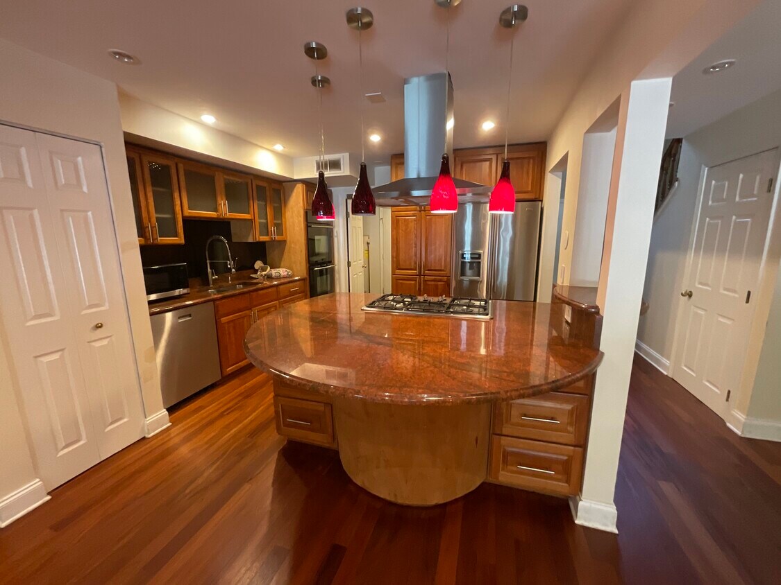 Foto principal - 154 S Lake St