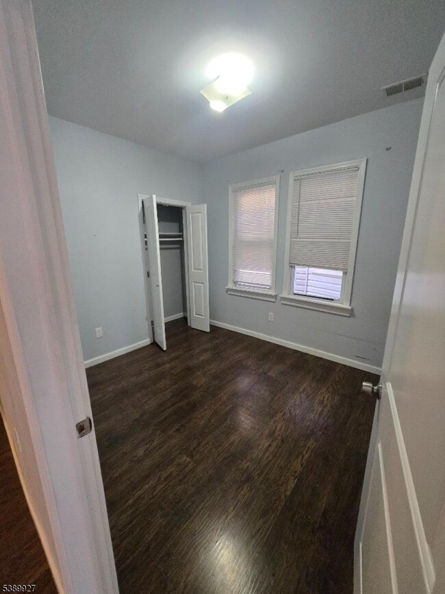 Building Photo - 251 Ellis Ave
