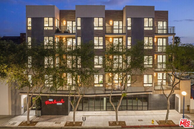 Foto del edificio - 7428 Santa Monica Blvd