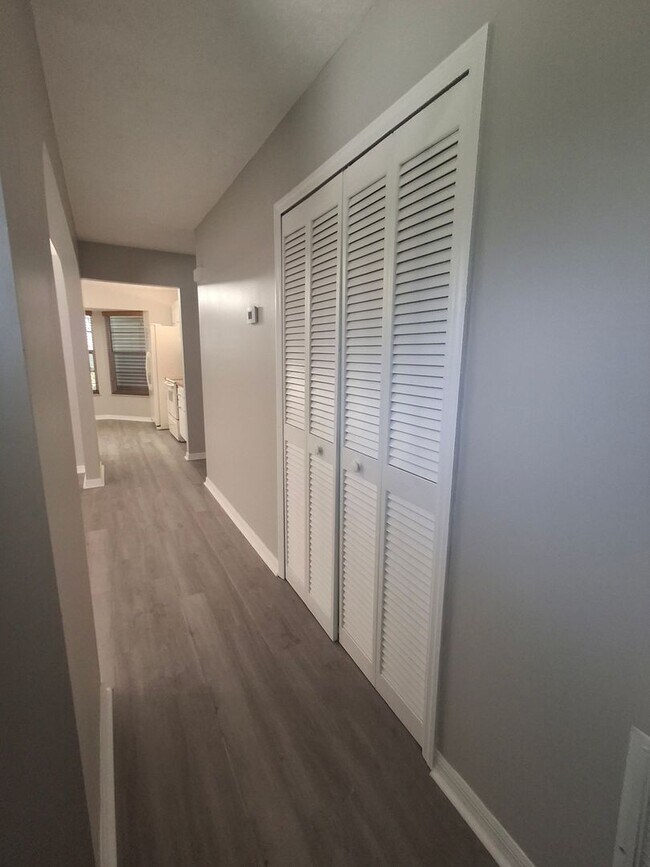 Foto del edificio - 3/2 SCREENED PORCH & FENCED-IN BACKYARD HOME