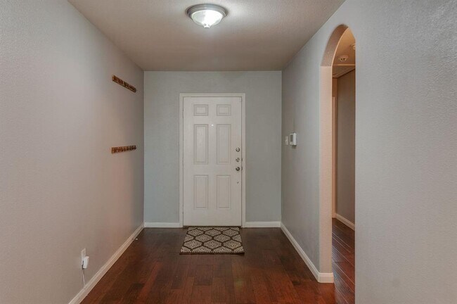 Foto del edificio - 121 Chisholm Springs Ct