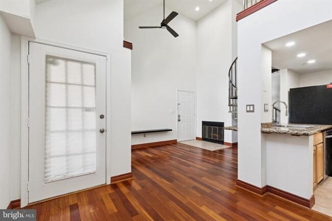 Building Photo - Spacious 1 Bedroom 1 Bath Loft Condo