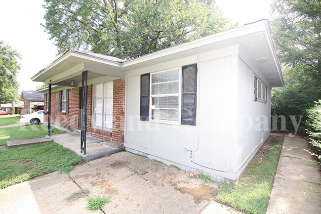 Building Photo - 3762 Southland St