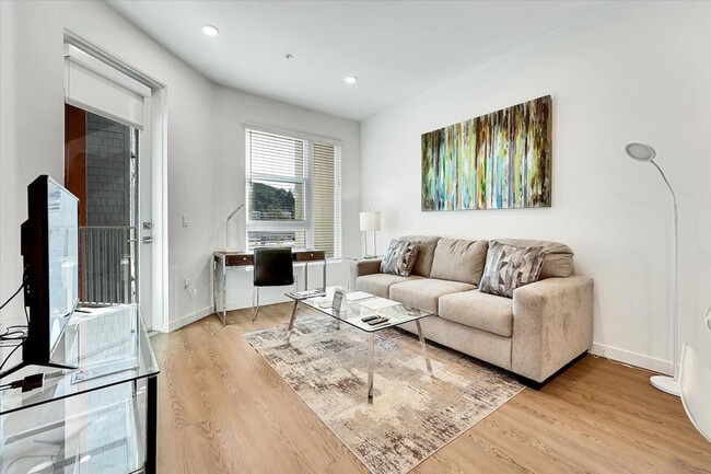 Building Photo - 593 Camino De La Reina