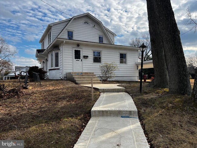 Building Photo - 222 Berlin Rd N