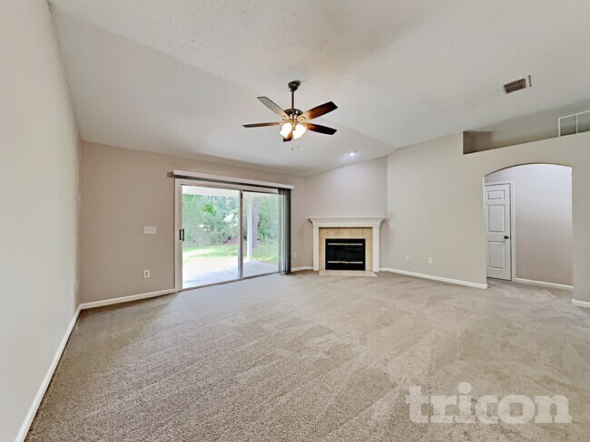Building Photo - 10979 Apple Blossom Trail E