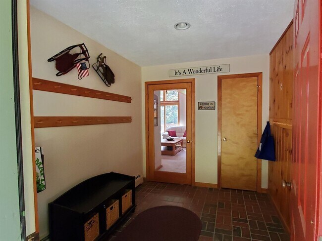 Building Photo - 9 1st Ln