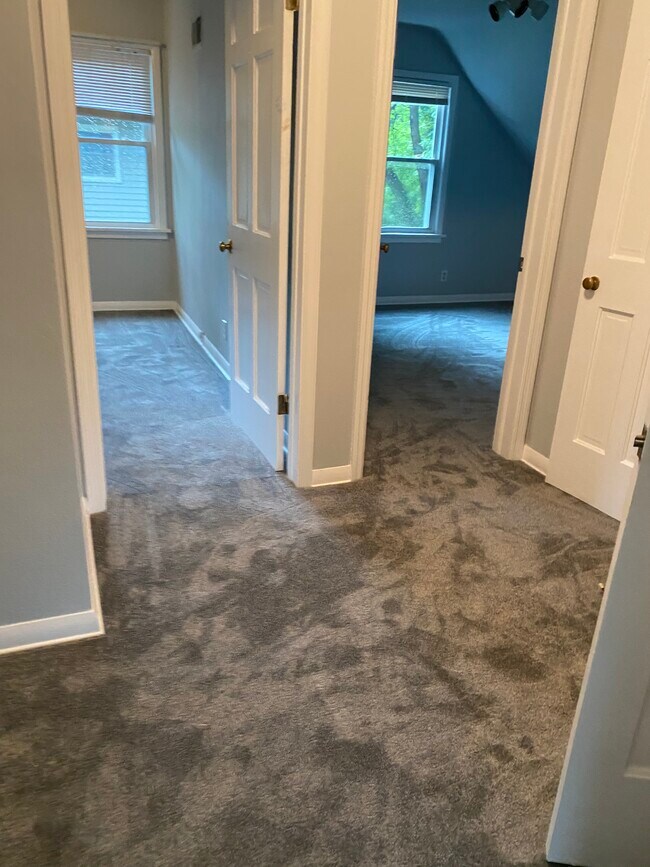 Entrada a los dormitorios 1 y 2 - 2451 N 114th St