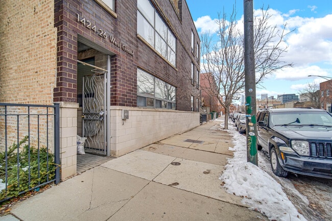 Building Photo - 1424 W Grand Ave