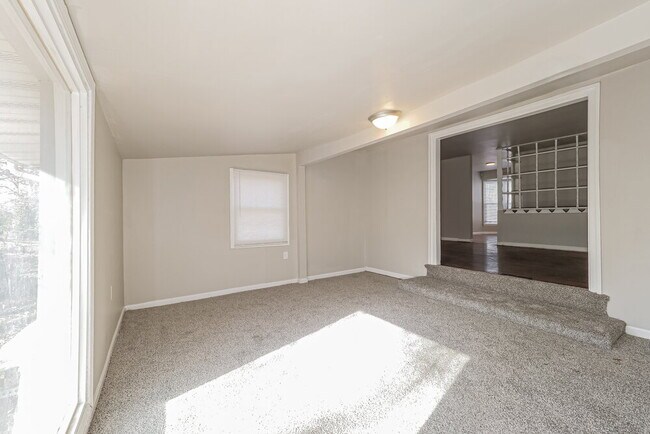 Foto del edificio - 5903 Fairlane Dr