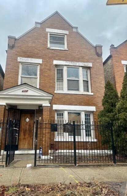 Primary Photo - 3017 S Trumbull Ave