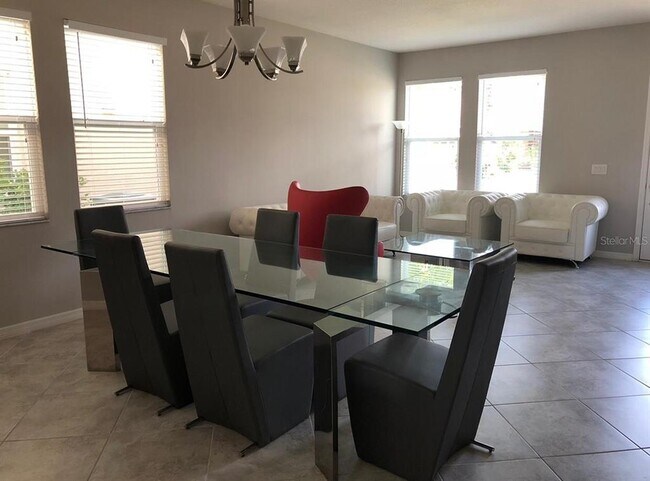 Foto del edificio - 4941 Maple Park St