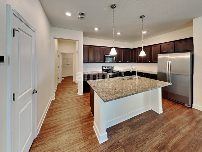 Foto del edificio - 343 Pine Terrace Dr