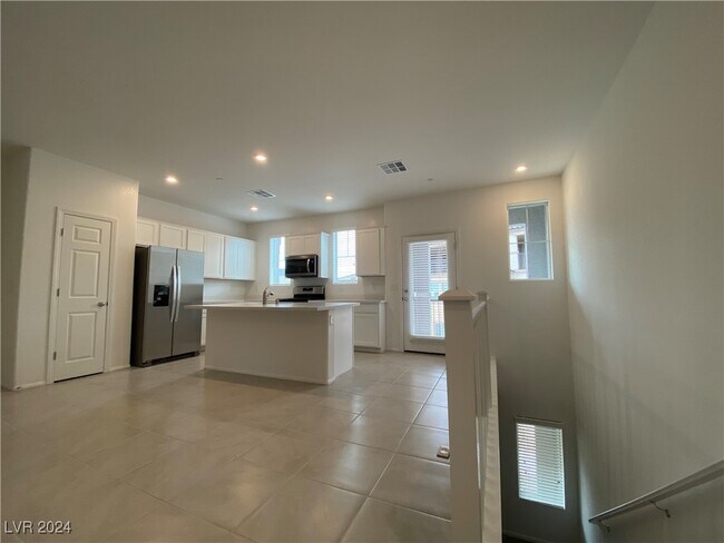 Foto del edificio - 657 Foam Flower Ln