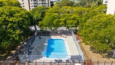 Building Photo - Inn on the Park