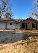 Building Photo - 2432 McKenzie Dr