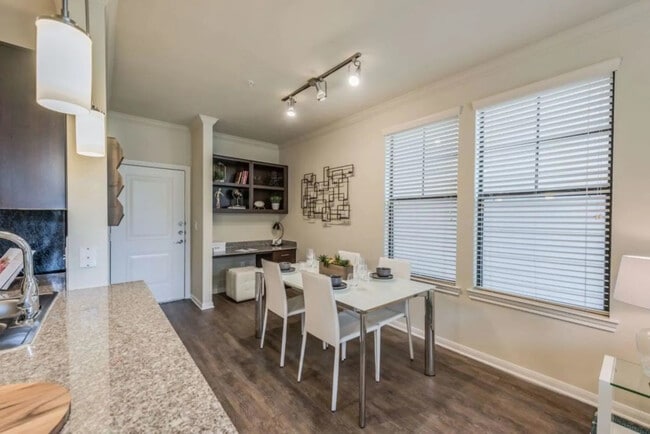 Building Photo - Make Your Move with $500 in Savings