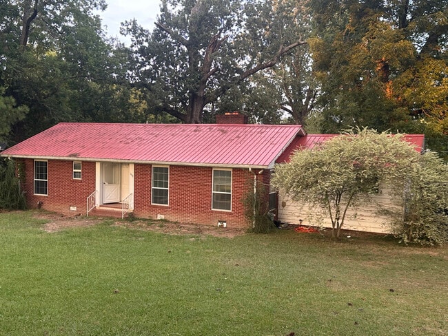 Building Photo - 608 5th St