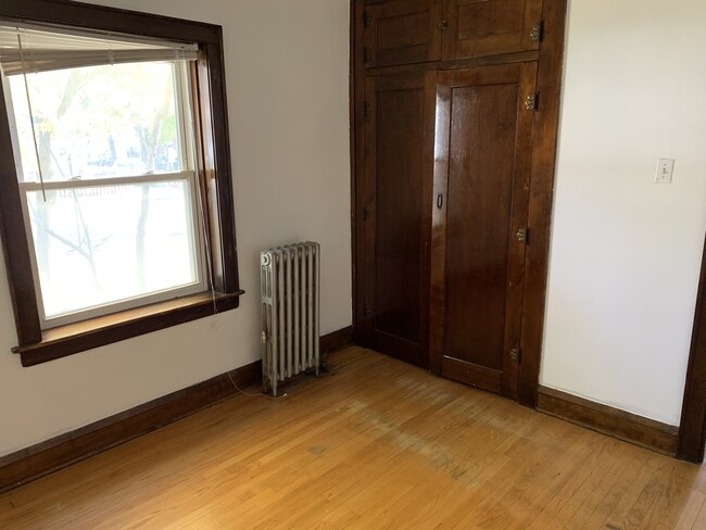 Building Photo - 4202 W Cullom Ave
