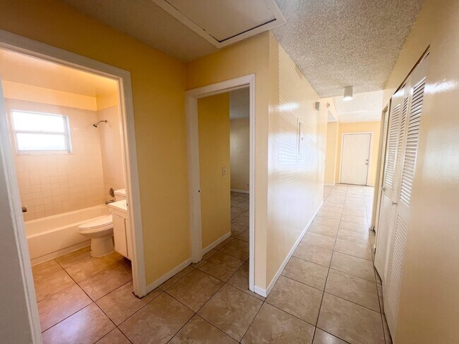 Foto del edificio - 3737 Mil-Lake Cir