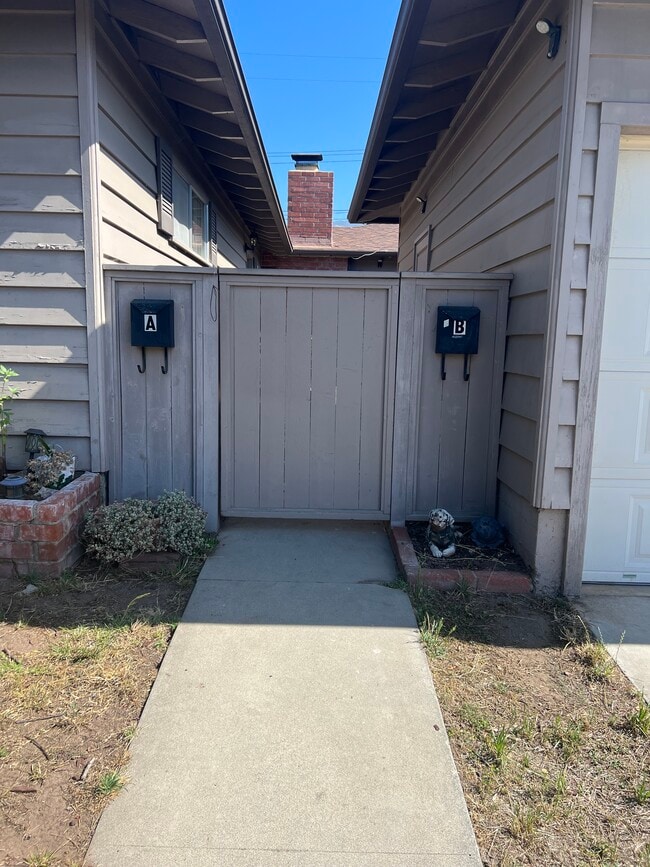 Building Photo - 3728 San Remo Dr
