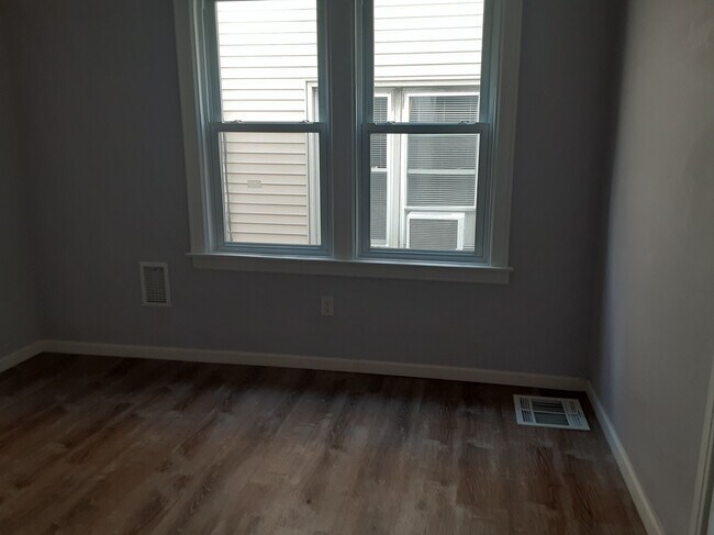 Building Photo - 6136 55th Dr