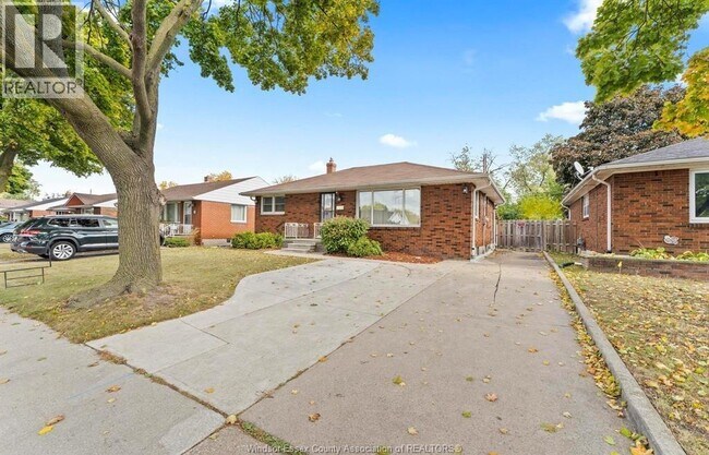 Photo du bâtiment - 1374 Josephine Ave
