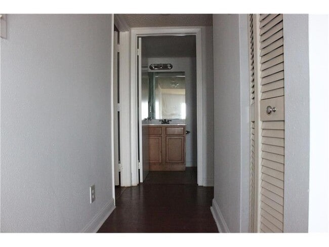 Building Photo - 7610 Westwood Dr