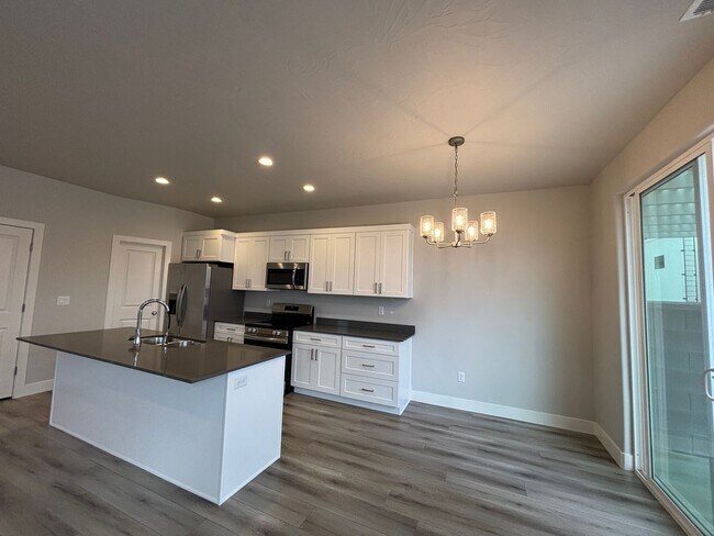 Building Photo - 1085 S 4380 W