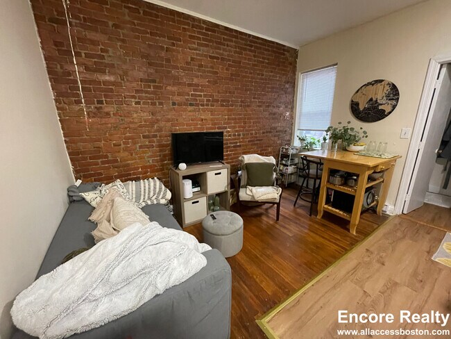 Foto del edificio - 892 Huntington Ave